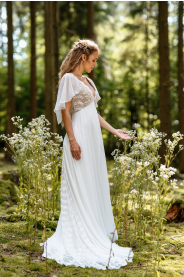 Svatební šaty s krajkovým živůtkem