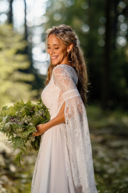 bohémské celokrajkové svatební šaty