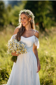 romantické celokrajkové svatební šaty