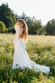 svatební šaty s dlouhými rukávy