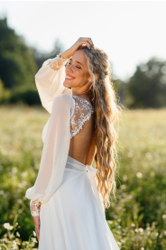 svatební šaty s dlouhými rukávy