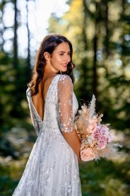 Svatební šaty Veira – boční pohled