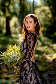 Svatební šaty Noir Aliya – zadní pohled