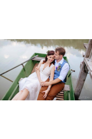 Svatebni saty s bavlnene krajky s hlubokym vystrihem