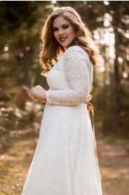 Svatební šaty pro plnoštíhlé Celokrajkové šaty Adele PLUS, vel. 44 – detail modelu