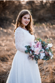 Svatební šaty pro plnoštíhlé Celokrajkové šaty Adele PLUS, vel. 44 – přední pohled