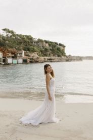 Svatební šaty CALLA, vel. 38 – čistá silueta