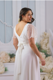 elegantní splývavé plus size šaty