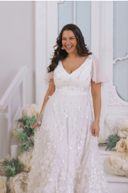 květinové plus size svatební šaty s rukávky