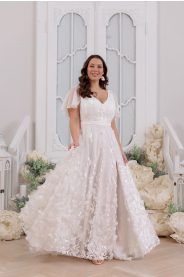 květinové plus size svatební šaty s rukávky