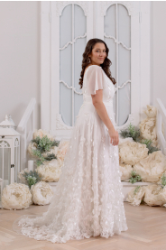 květinové plus size svatební šaty s rukávky