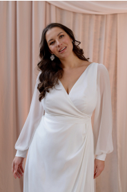 minimalistické plus size šaty s dlouhými rukávy