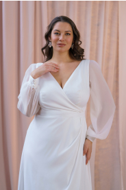 minimalistické plus size šaty s dlouhými rukávy