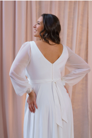 minimalistické plus size šaty s dlouhými rukávy