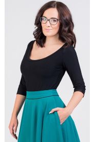 Černé triko s kulatým výstřihem – přední pohled