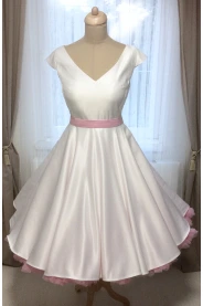 Krátké svatební šaty LOREN s V výstřihem MiaBella