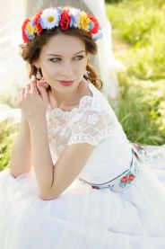 Dlouhé folklórní svatební šaty MiaBella