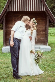 Splývavé svatební šaty s rukávy, vel. 36 – na postavě