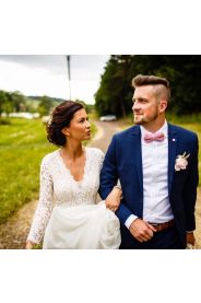 Splývavé svatební šaty s rukávy, vel. 36 – silueta modelu