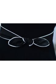 Černé dílové šaty s páskem – přední pohled