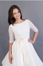 Celokrajkové svatební šaty ADELE s rukávy – detail modelu