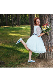 Folklórní svatební šaty s V výstřihem – na postavě