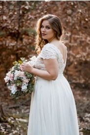 Svatební šaty EMILY z bavlněné krajky PLUS – přední pohled