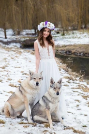 Svatební šaty EMILY z bavlněné krajky PLUS – elegantní střih