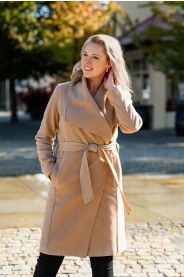 Vlněný kabát se širokým límcem – silueta modelu