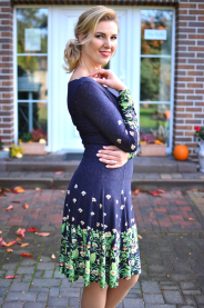 Pružné dílové šaty s květinami MiaBella