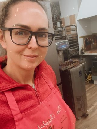 Filtr nutný! … aneb realita z výroby 😁 3️⃣1️⃣2️⃣0️⃣ pralinek dnes *namalováno *vylito čokoládou *naplněno *Uvařeno více...