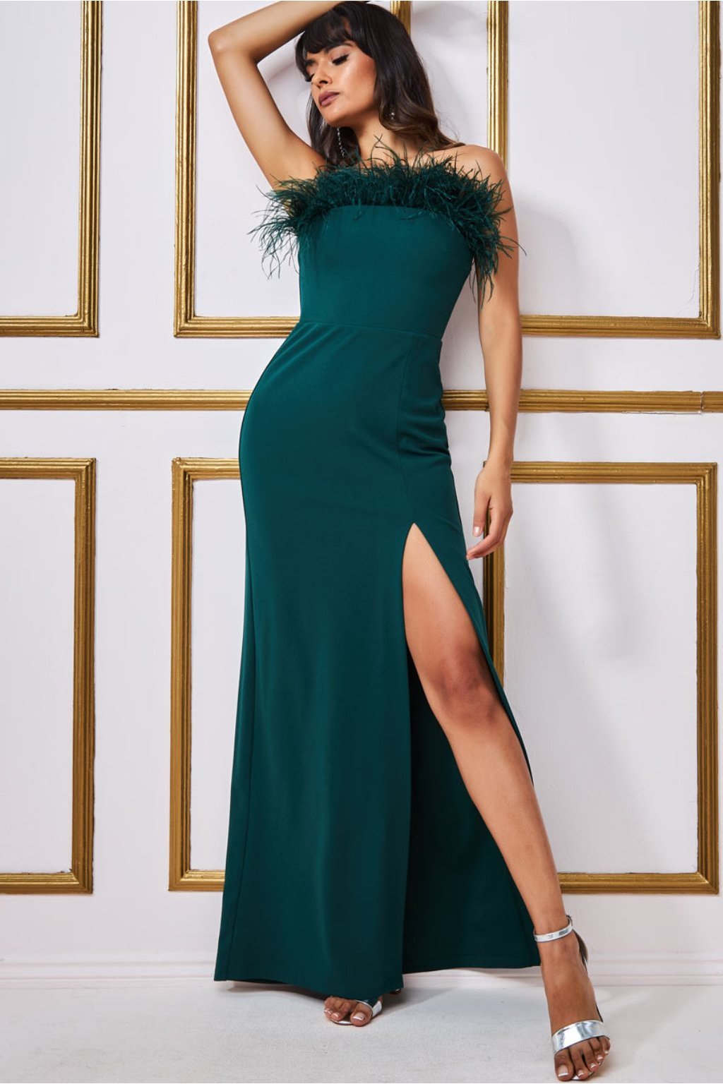 Smaragdové priliehavé šaty s pierkami (Velikost L)