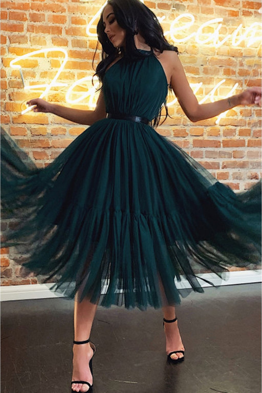 Smaragdové tylové midi šaty (Velikost L)