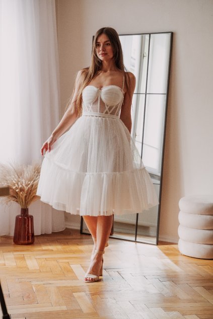 Poškodený tovar - Biele tylové midi šaty (Velikost S)