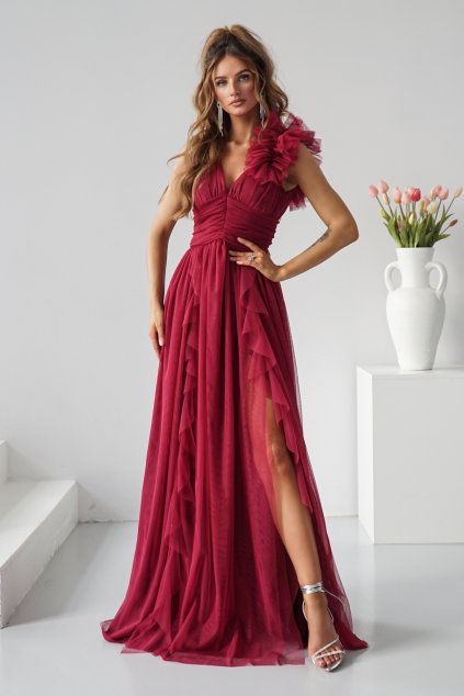 Poškodený tovar - Bordové tylové šaty s rozparkom (Velikost S)