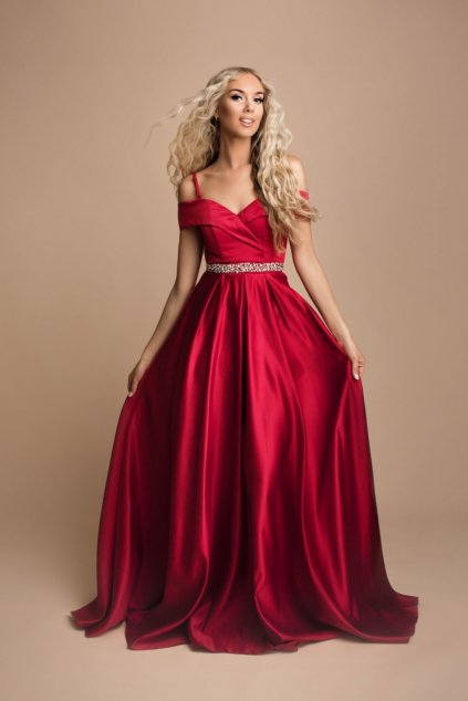 Červené lesklé šaty s kamienkami (Méret 4XL)