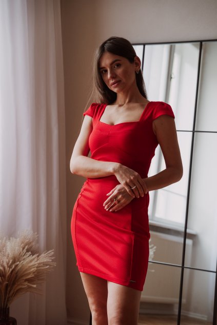 Červené priliehavé mini šaty (Méret L)