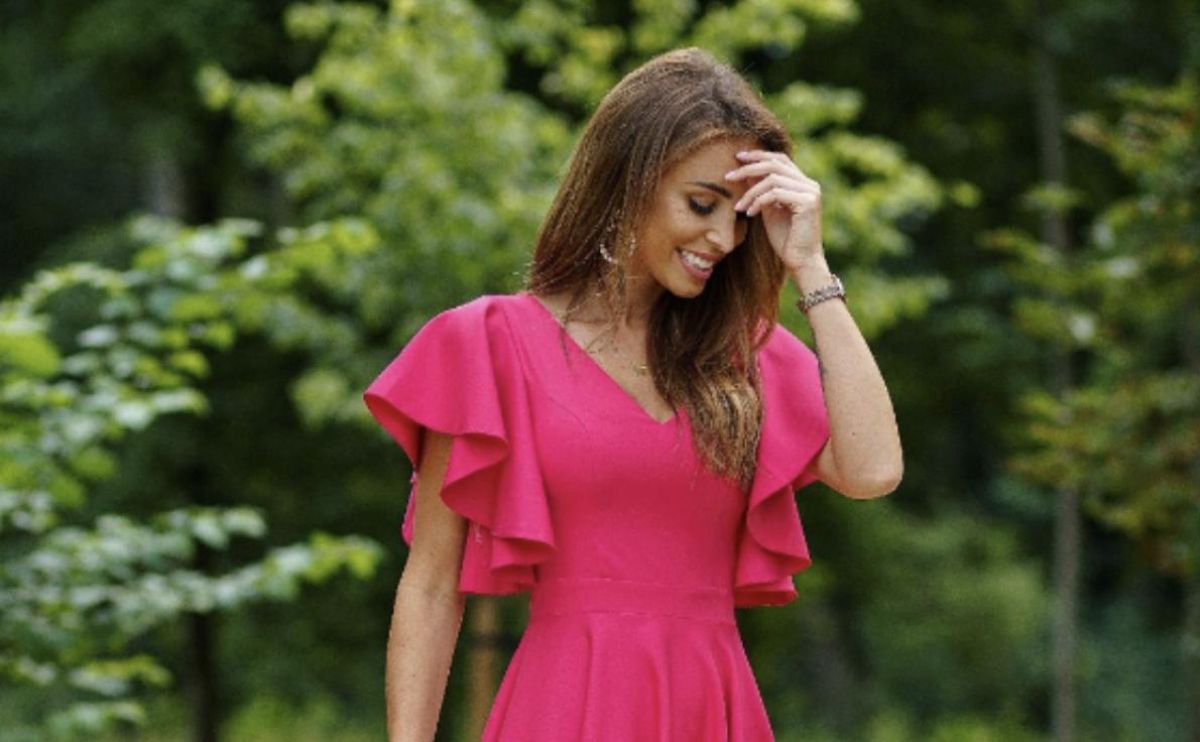 Cyklámenové midi šaty na letnú oslavu