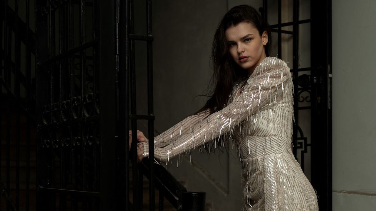 Šaty s dlhým rukávom: kombinácia komfortu a elegancie