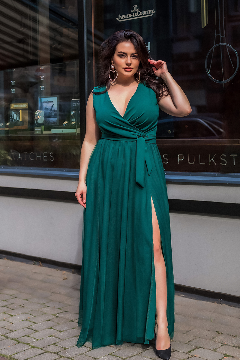 Společenské šaty pro moletky - průvodce dokonalým outfitem