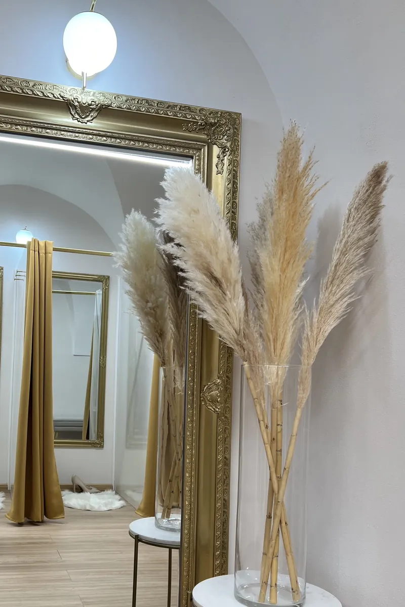 Skúšobné kabínky a zrkadlo v predajni Mia Dresses