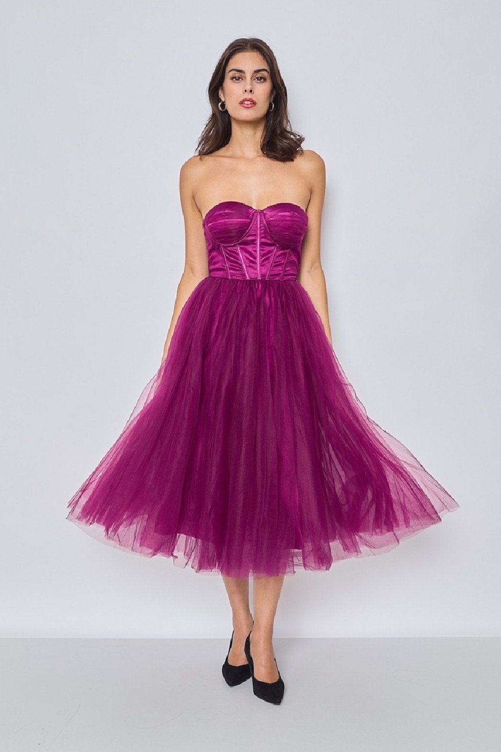 Purpurové midi šaty s korzetom a tylovou sukňou