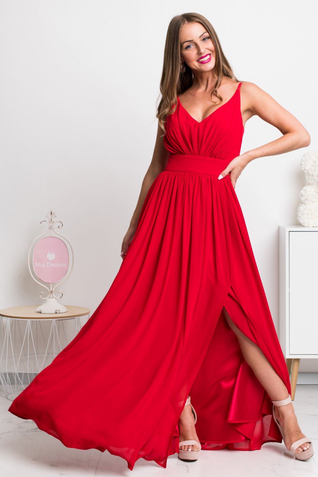 Červené spoločenské šaty na ramienka