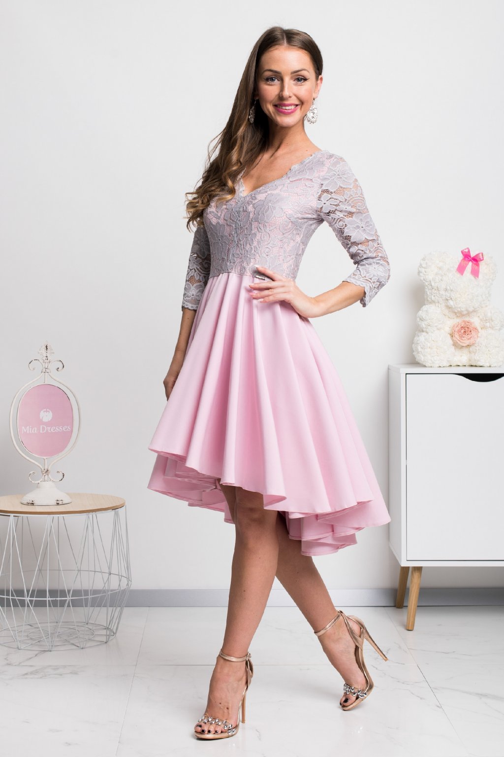 Ružovo-sivé asymetrické šaty s čipkou