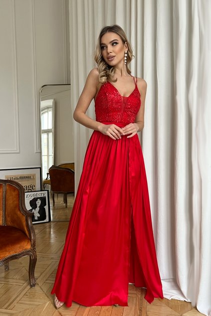 Červené spoločenské šaty so saténovou sukňou