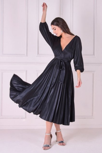 Čierne lesklé midi šaty s plisovanou sukňou