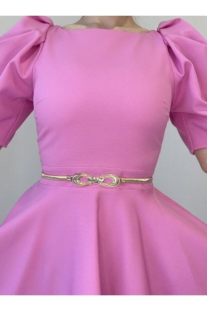 Zlatý kovový opasok