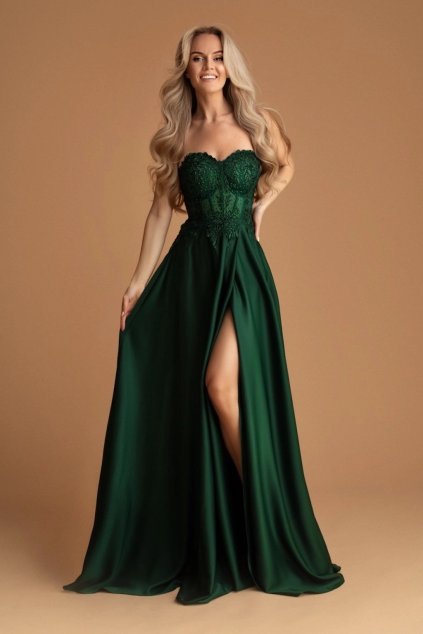 Smaragdové spoločenské šaty so saténovou sukňou