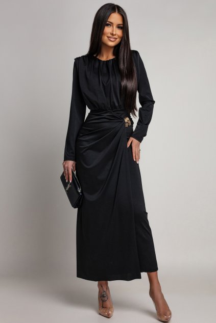 Čierne priliehavé šaty so zlatou aplikáciou