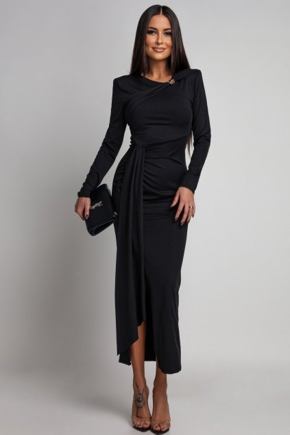 Čierne priliehavé šaty s rozparkom